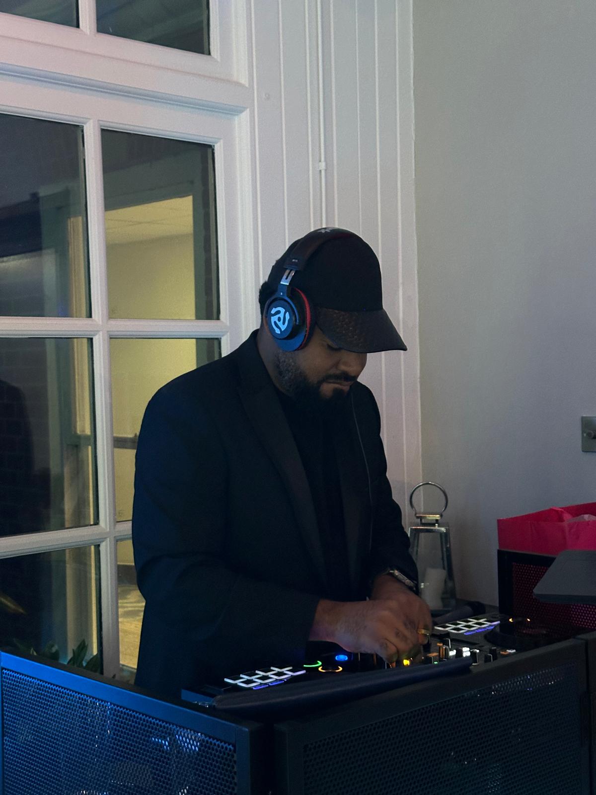 D'noite on the decks at an Azoos Events celebration